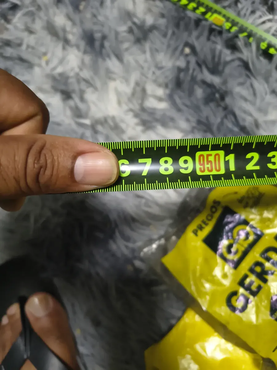 Marcação de 95 centímetros na fita da trena
